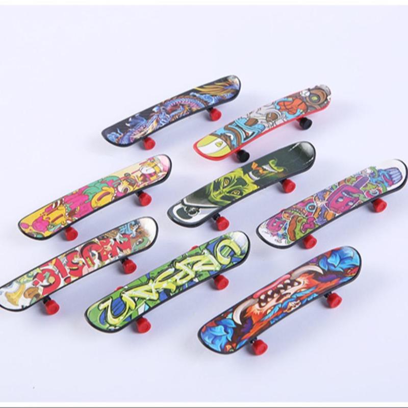 Finger Skate Toy, 10pcs set Mini Multicolor Funny Finger Skate Toy, Party Decorations for Home School Game Office
